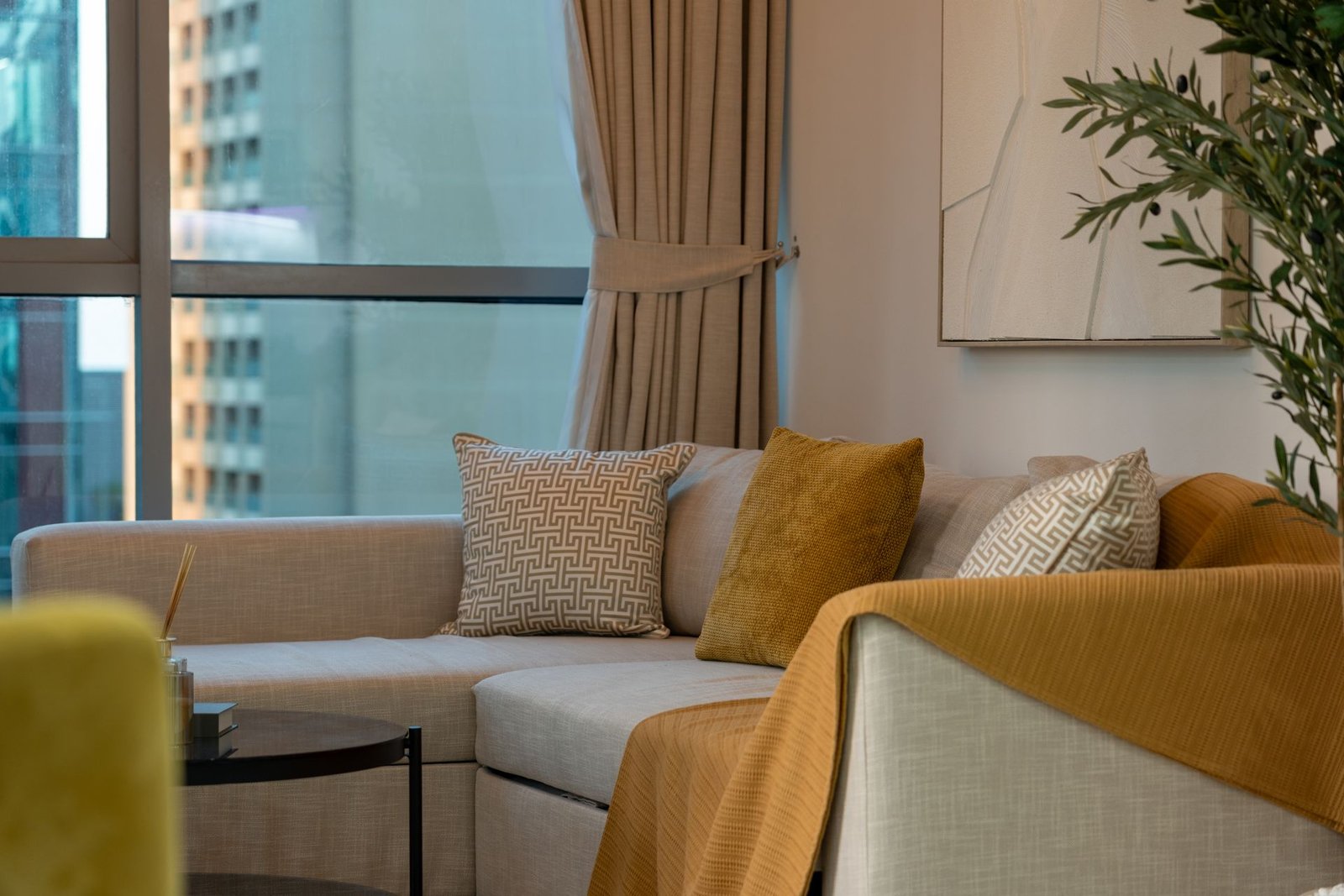 Salon élégant et cosy d'un appartement meublé